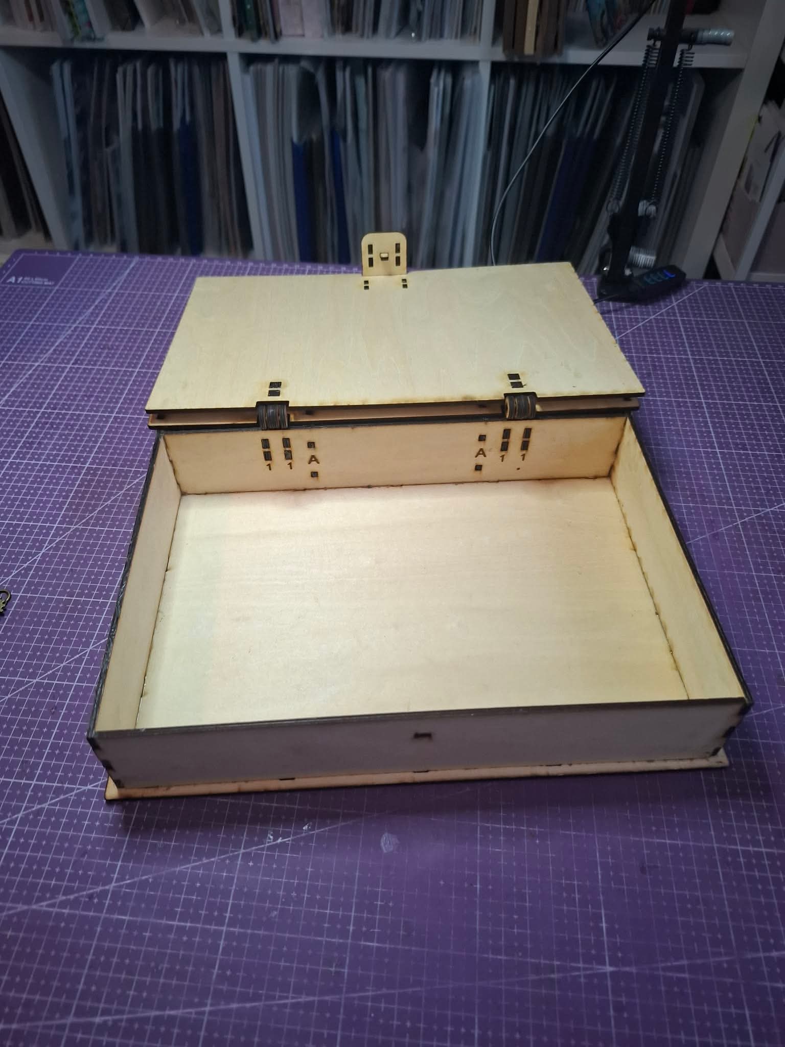 Boite livre en bois
